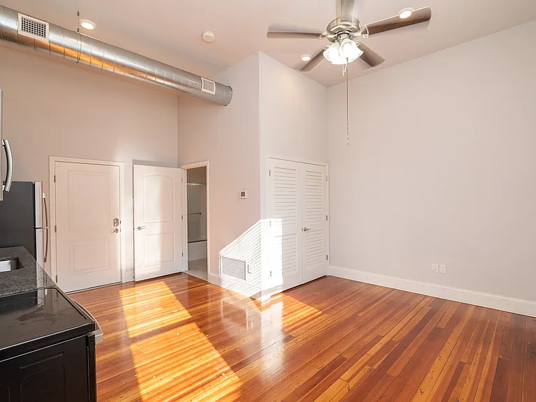 230 W Dunklin St #101 — Photo 2