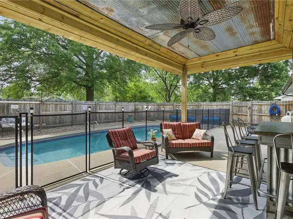 306 Lawson Dr, Warrensburg, MO 64093