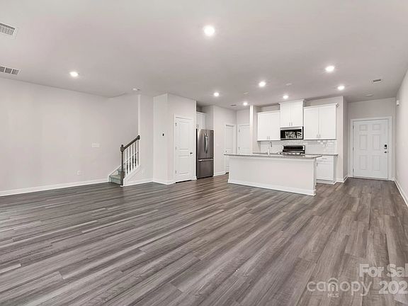 3rd image of 1010 Maltby St