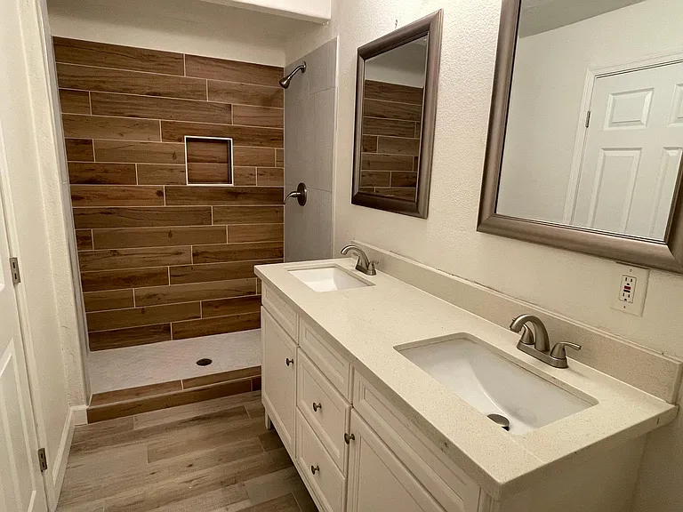 824 W Laird St — Photo 14