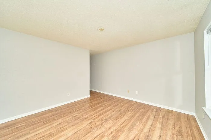 8133 Maple Stream Ln — Photo 14