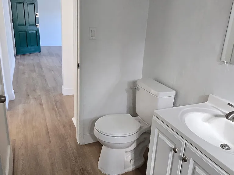 1215 S Fairfax 1 Bedroom Bathroom