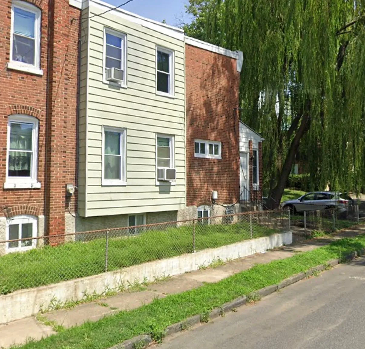 3 bed, 1127 sqft, $1,900 — Photo 2