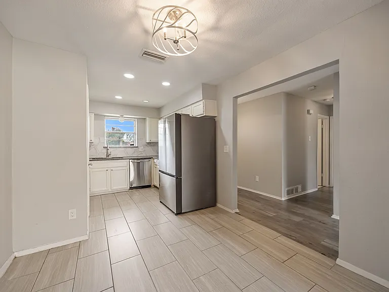 1 E Mountain Ln #MAIN — Photo 11