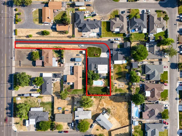 2598 Crater Lake Ave, Medford, OR 97504