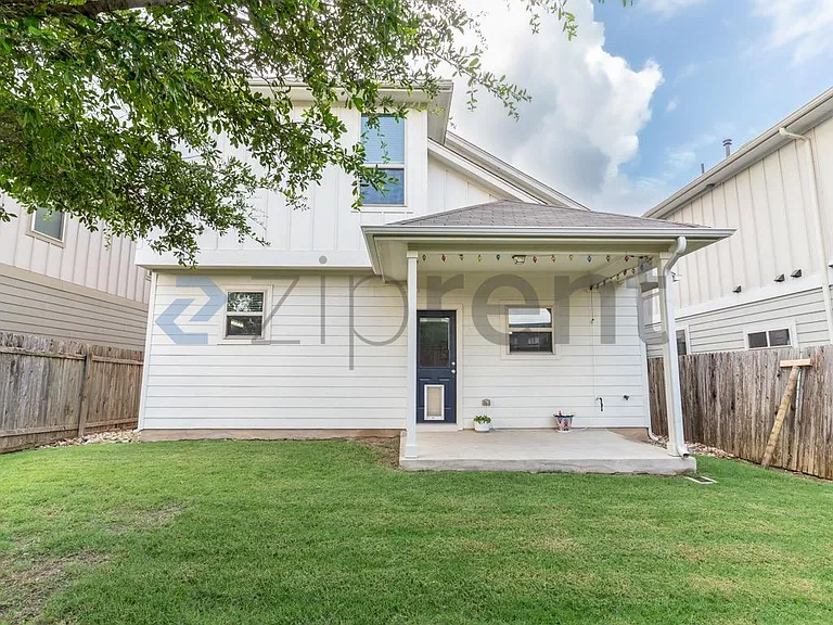 1404 Jenkins Bnd — Photo 20
