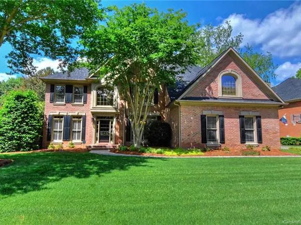 8722 Woodmere Crossing Ln, Charlotte, NC 28226