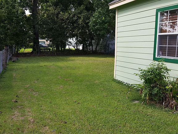 2nd image of 718 E 32nd 1/2 St