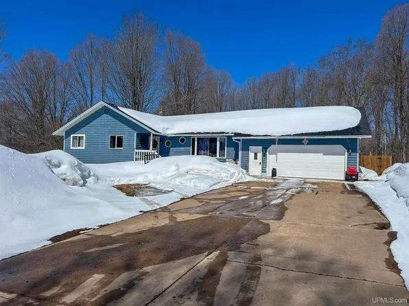 E9434 Stone St, Munising, MI 49862