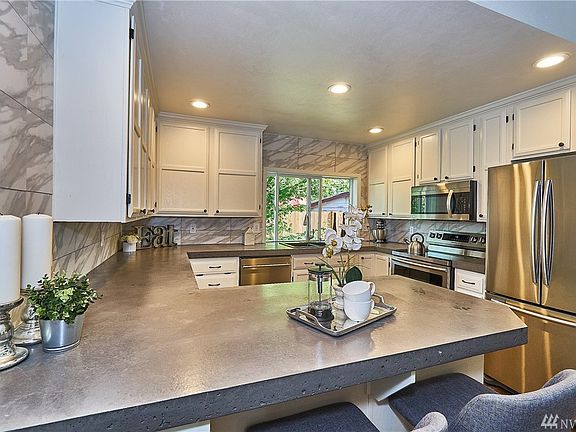 3rd image of 3921 47th Ave NE