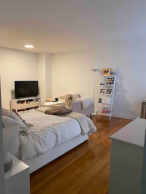 Rented by R New York | media 3