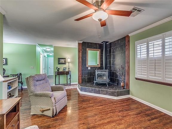 4th image of 1027 East Ave