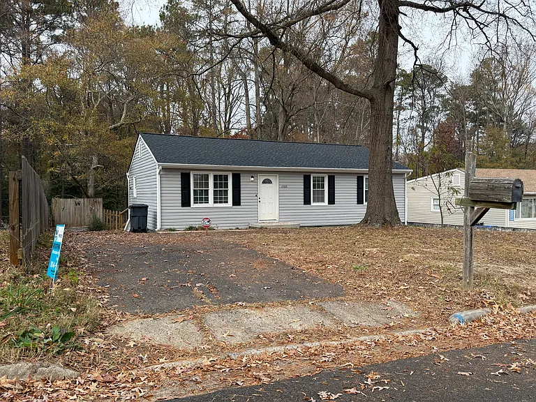 15705 Gary Ave — Photo 1