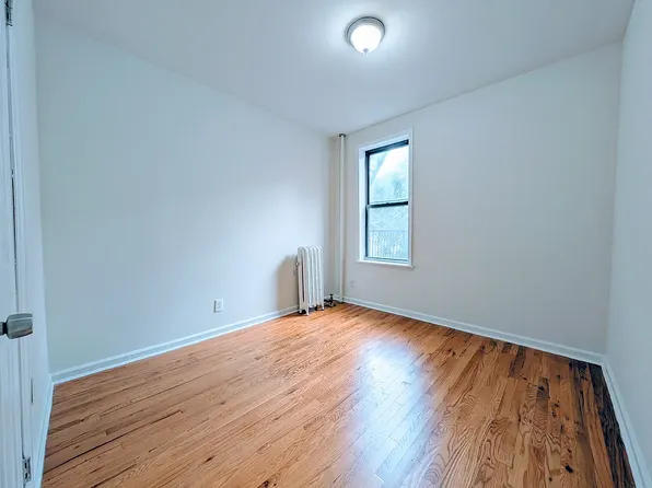 2121 Foster Avenue image 2 of 8