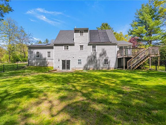 3rd image of 435 Maureen Cir