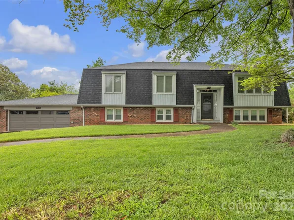 4935 Kennedy St, Hickory, NC 28602