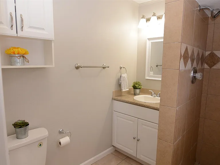 2215 Silverbonnet St — Photo 17