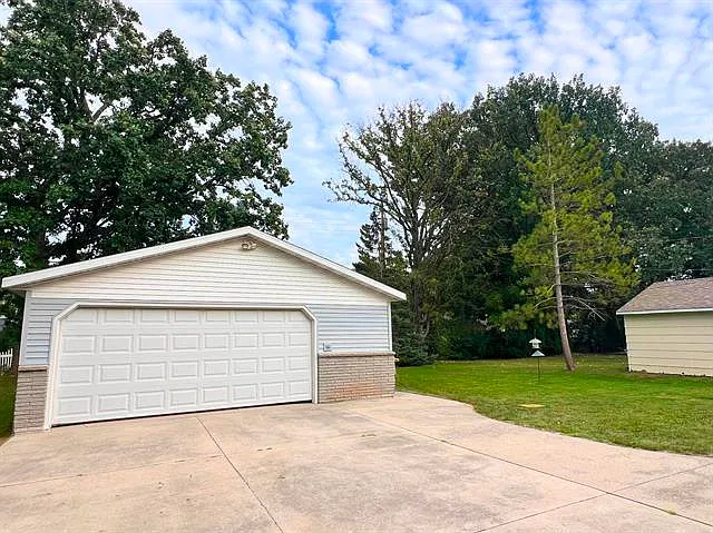 3 bed, 1012 sqft, $1,900 — Photo 2