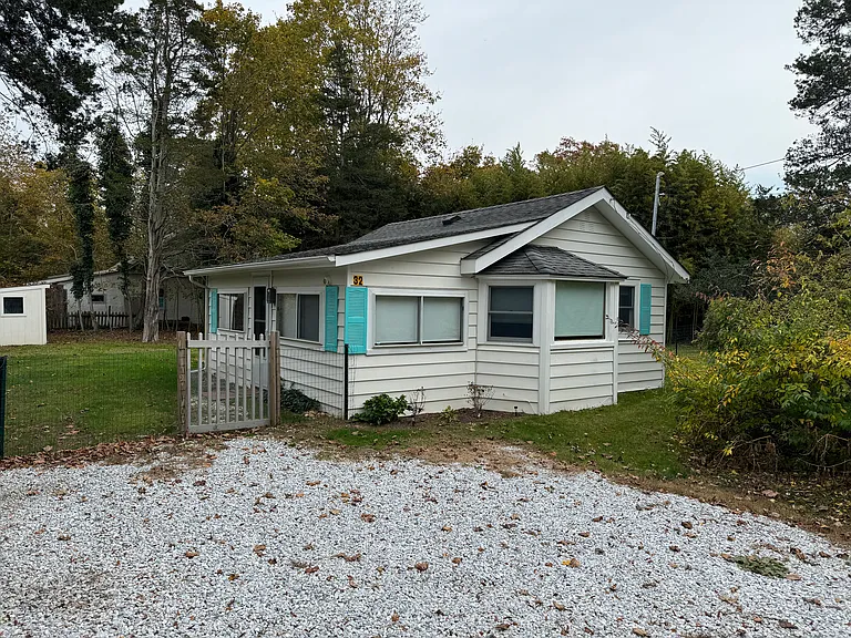 32 Locust Ave — Photo 8
