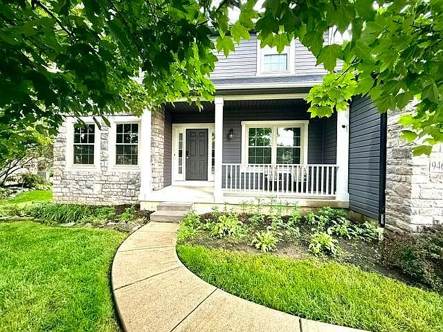 4 bed, 3.5 bath, 3092 sqft, $4,000 — Photo 2