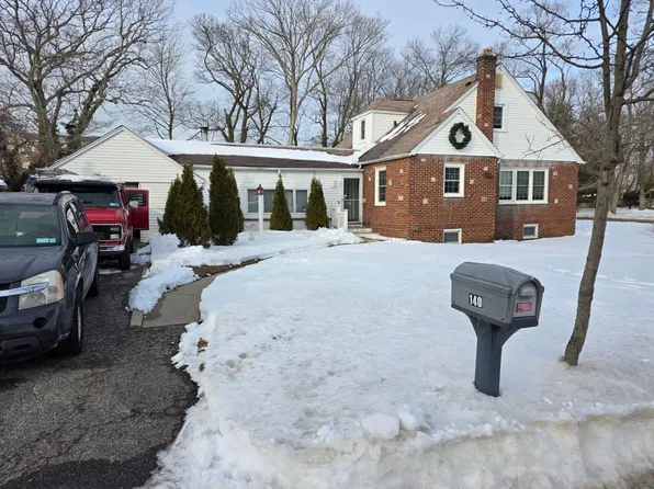 140 Lake Ave S, Nesconset, NY 11767