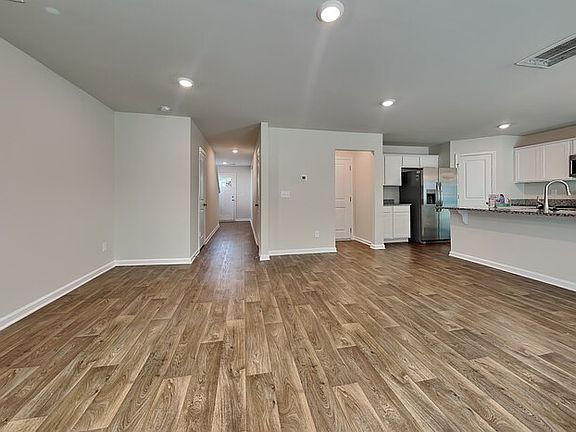 3rd image of 502 Blue Garden Way