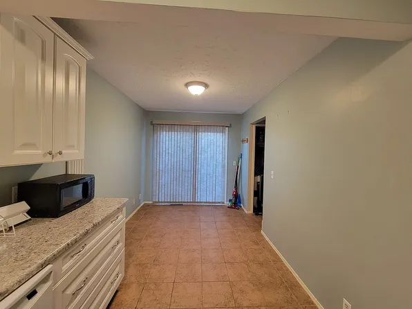 2427 S 3rd Street Plz, Omaha, NE 68108