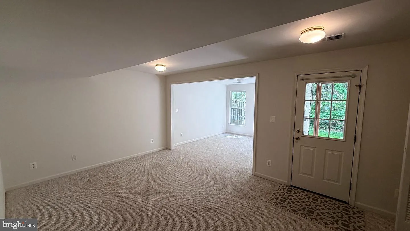 3 bed, 2.5 bath, 1628 sqft, $3,200 — Photo 4