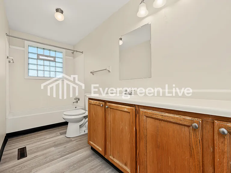 1733 Continental Dr — Photo 12