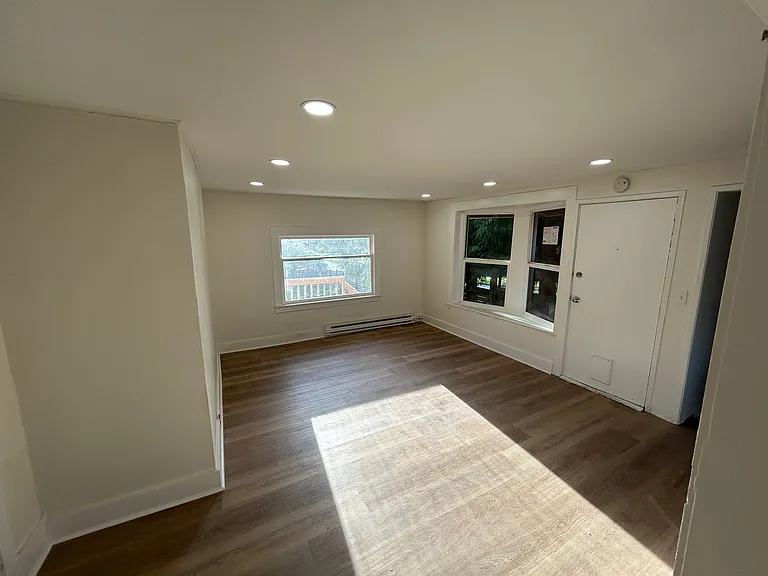 Renovated 1 Bed, 1 Bath apartment in West Seattle Triplex, $1,895/month — Photo 2