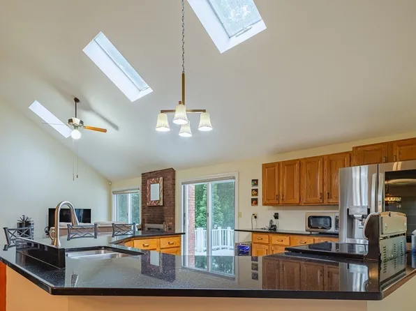 45 Holly Ln, Bridgewater, MA 02324