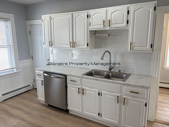 3rd image of 27 Ferncliff Ave #2