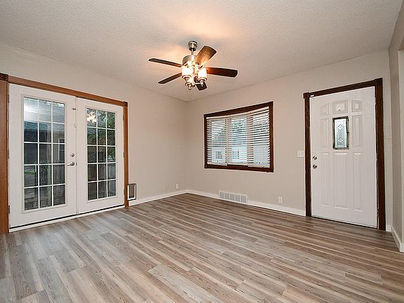 5th image of 2306 6th Ave
