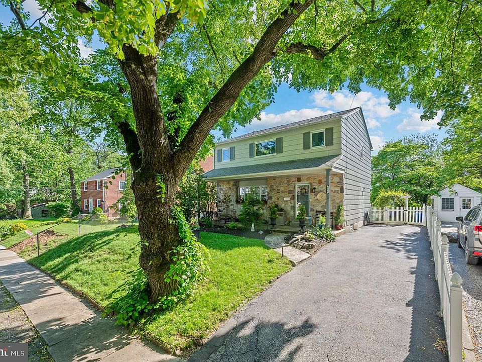 1st image of 824 Edmonds Ave
