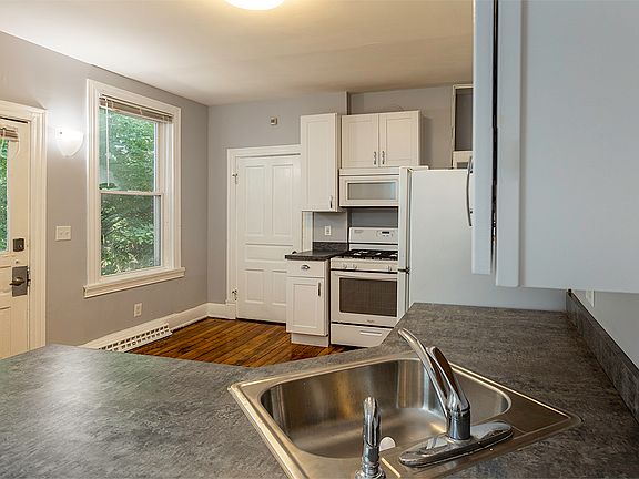 4th image of 527 Riddle Rd