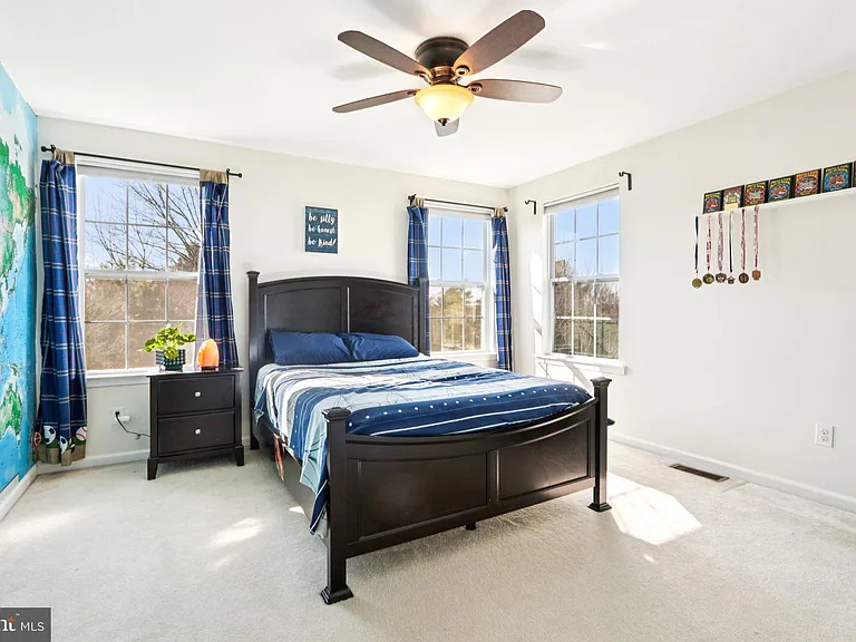 1035 Thorndale Dr — Photo 38