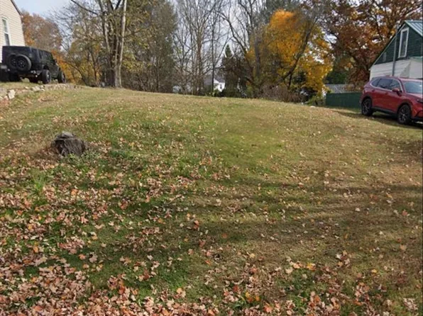 217 Bluestone Rd, Mount Hope, WV 25880