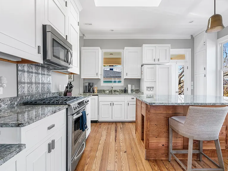 703 King St #B — Photo 2