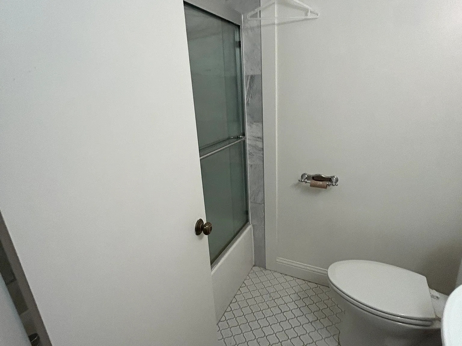 3 bed, 900 sqft, $1,300 — Photo 4
