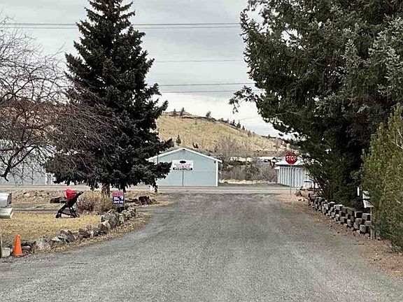 Exterior Neighborhood (street photo)