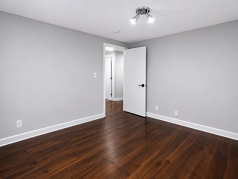 501 Franklin Blvd — Photo 9