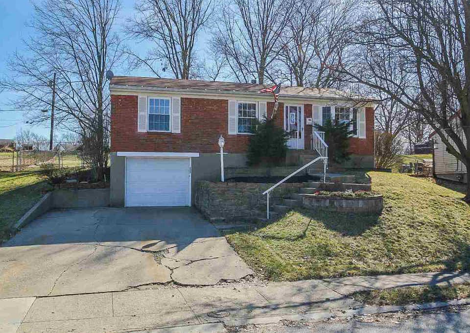 1st image of 120 Berkley Dr
