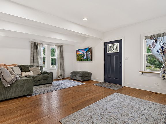 3rd image of 4636 Custer Ave