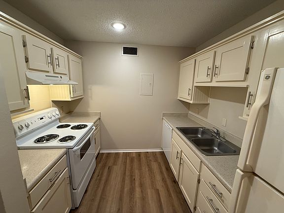 2nd image of 200 High Meadows Blvd APT 121