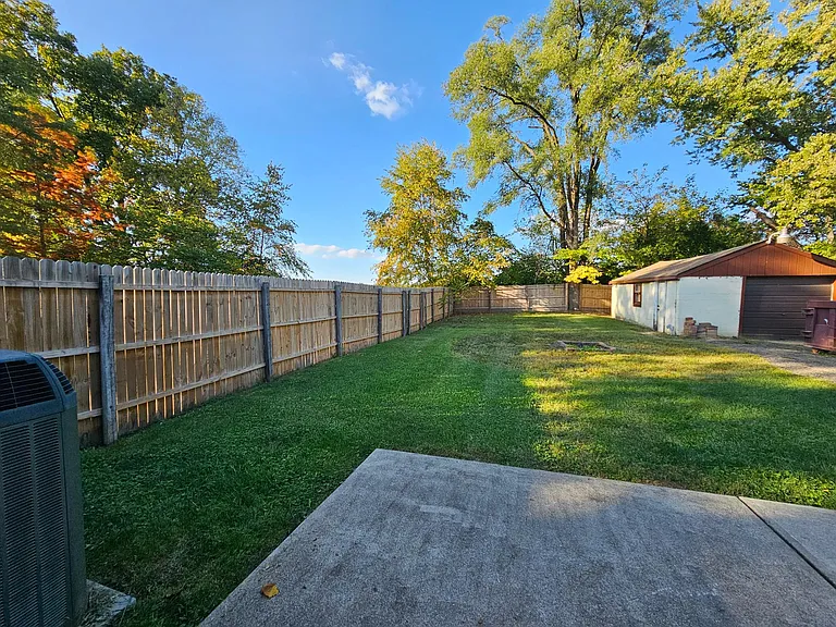 642 Lindemann Dr — Photo 7