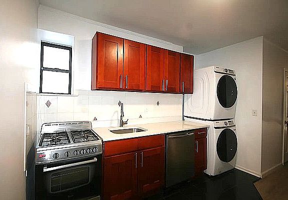 2nd image of 529 E 13th St #4D