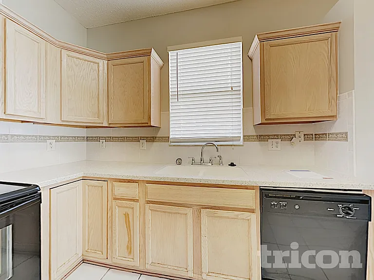 10525 Beneva Dr — Photo 7