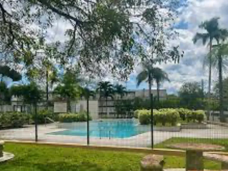 G8 Paseo La Ceiba — Photo 2