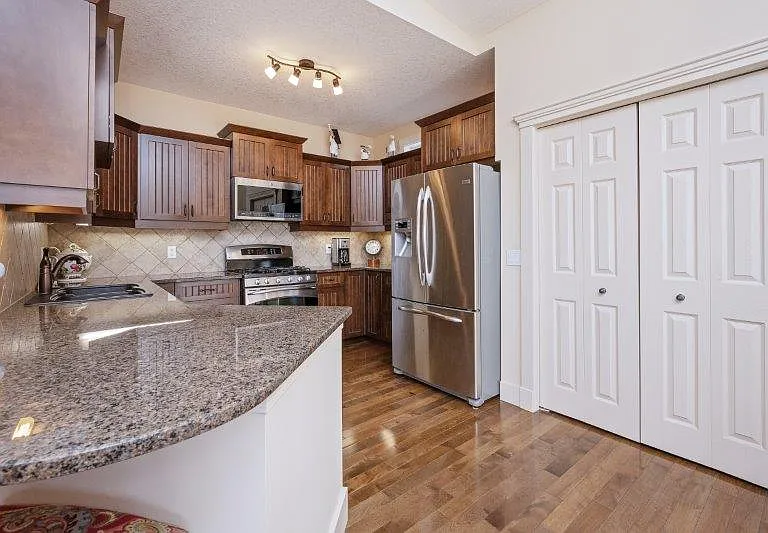 544 Rocky Vista Gdns NW — Photo 3