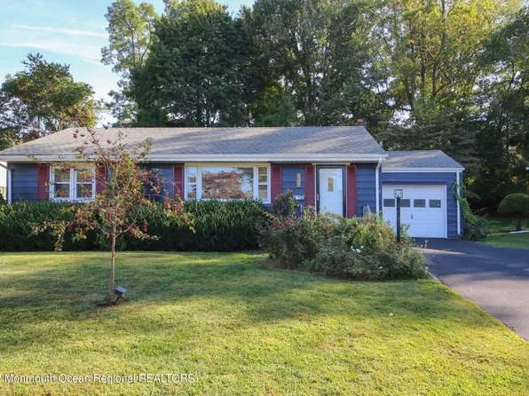 18 Crestview Dr, Middletown, NJ 07748